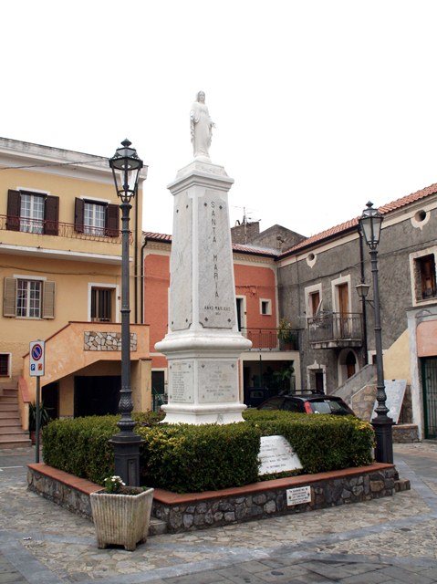 Madonna (monumento ai caduti - ad obelisco) - ambito Italia meridionale (sec. XX)