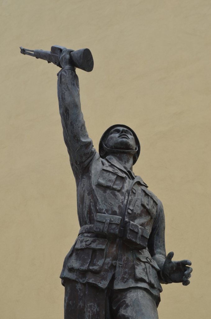Figura di soldato: fante (monumento ai caduti - a cippo) - ambito Italia centro-meridionale (terzo quarto, primo quarto XX, XXI)