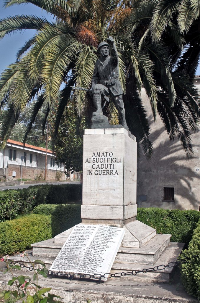 figura di soldato in combattimento (monumento ai caduti) di Ciocchetti Giuseppe (attribuito) (terzo quarto XX)