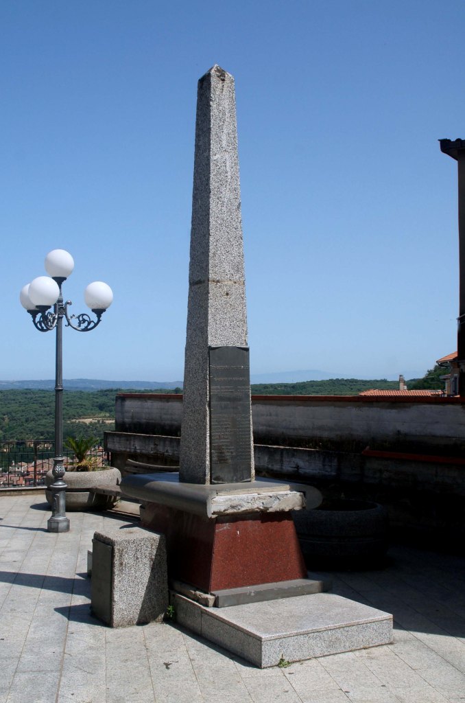 soggetto assente (monumento ai caduti - ad obelisco) - ambito Italia meridionale (prima metà, ultimo quarto XX, XX)