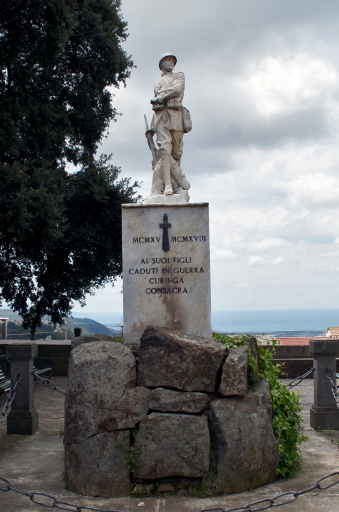 figura di soldato in combattimento (monumento ai caduti - a cippo) - ambito Italia centro-meridionale (prima metà XX)