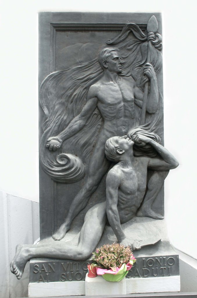 Allegoria del sacrificio del soldato per la Patria (monumento ai caduti - ad emiciclo) di Vicari Tommaso (primo quarto XX)