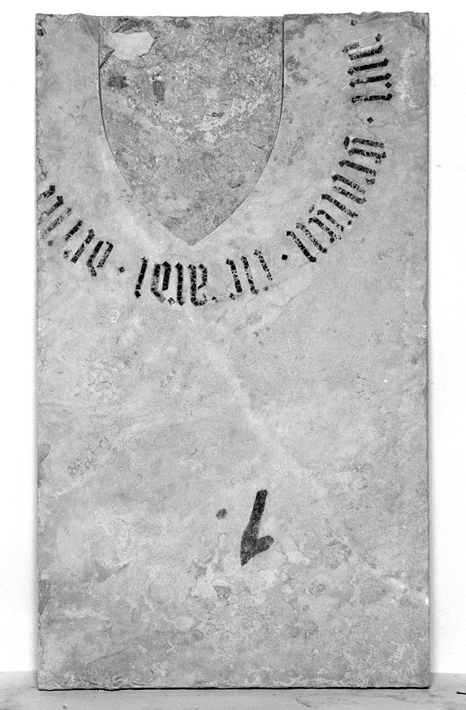 lastra tombale, frammento - produzione toscana (sec. XIV)
