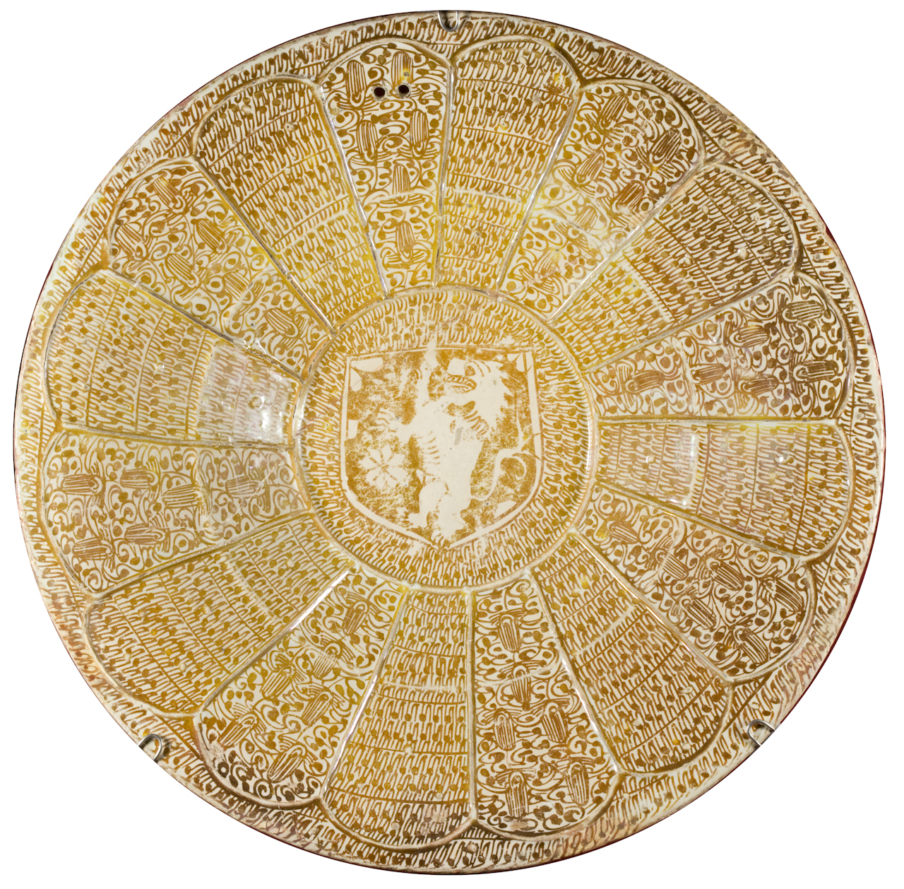 motivi decorativi a "steli e punti" e "fiori di cardo"/ scudo con leone rampante (piatto) - ambito valenzano (fine sec. XV)