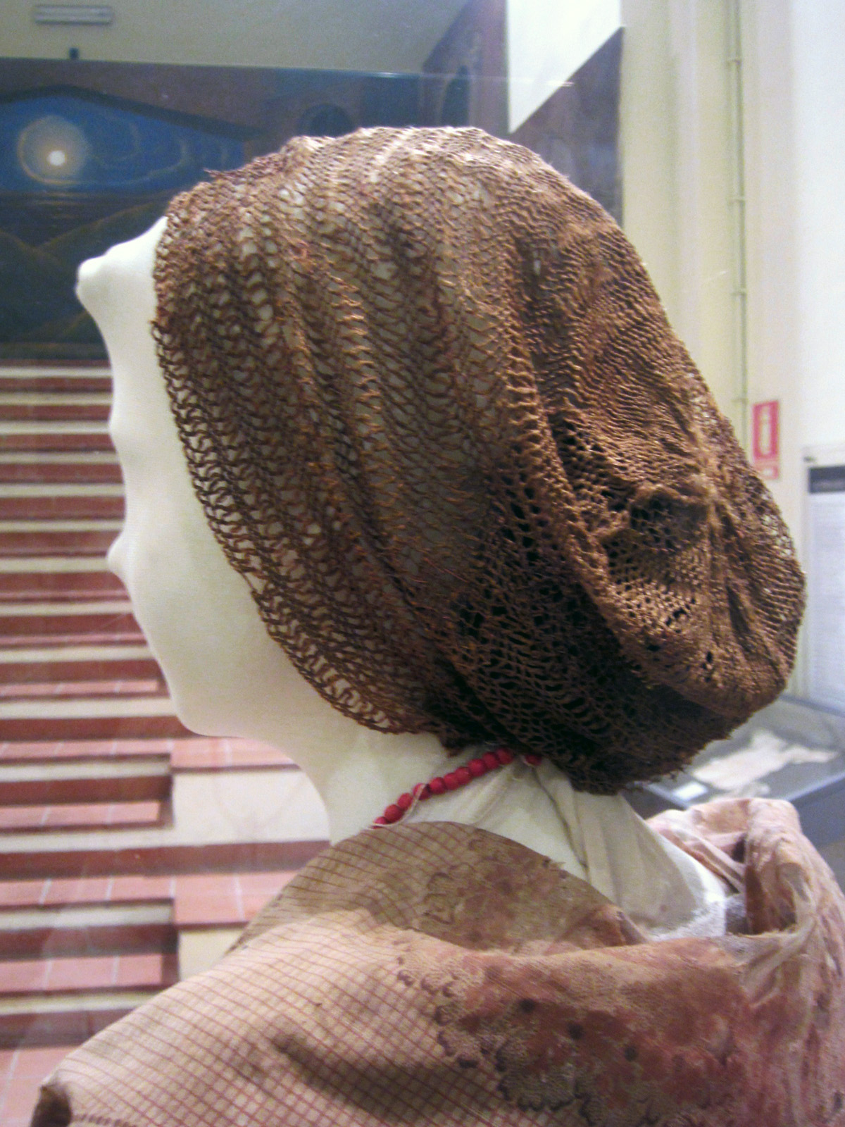 cuffia di maglia, opera isolata - manifattura campana (fine/ inizio secc. XVIII/ XIX)