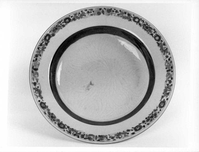 motivo decorativo floreale (piatto) - produzione italiana (XIX)