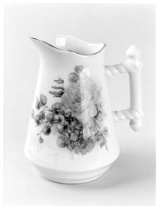 motivo decorativo floreale (lattiera) - produzione italiana (XIX/ XX)