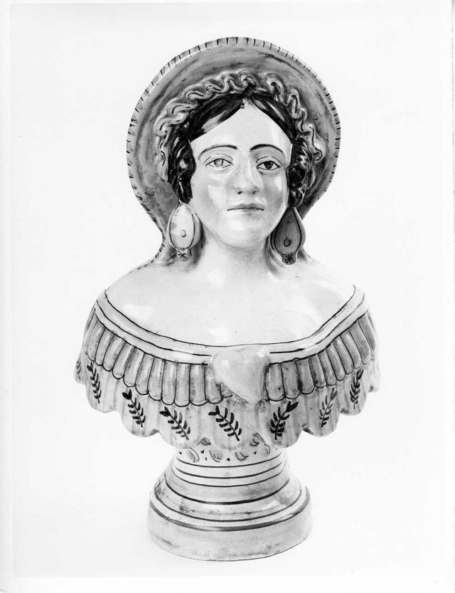 figura femminile a mezzobusto (acquamanile) - produzione di Ariano (XIX)