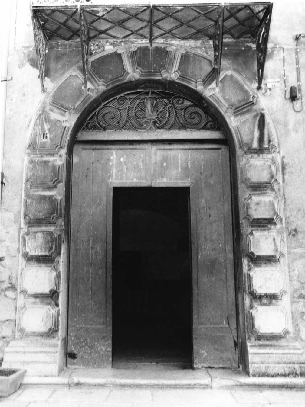 portale - ad arco - bottega Italia meridionale (sec. XVIII)