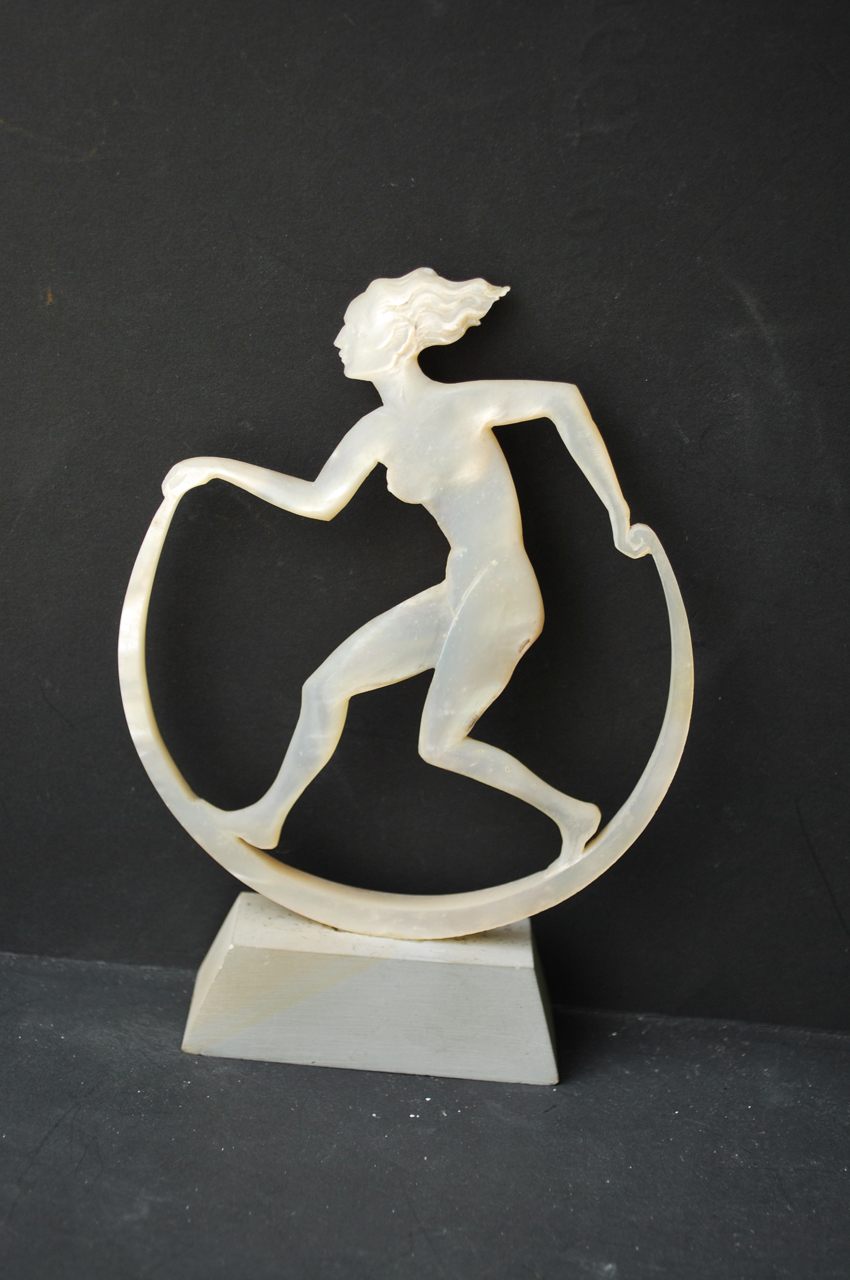 figura femminile (statuetta) di Renato Ferracciù (scuola) (prima metà sec. XX)