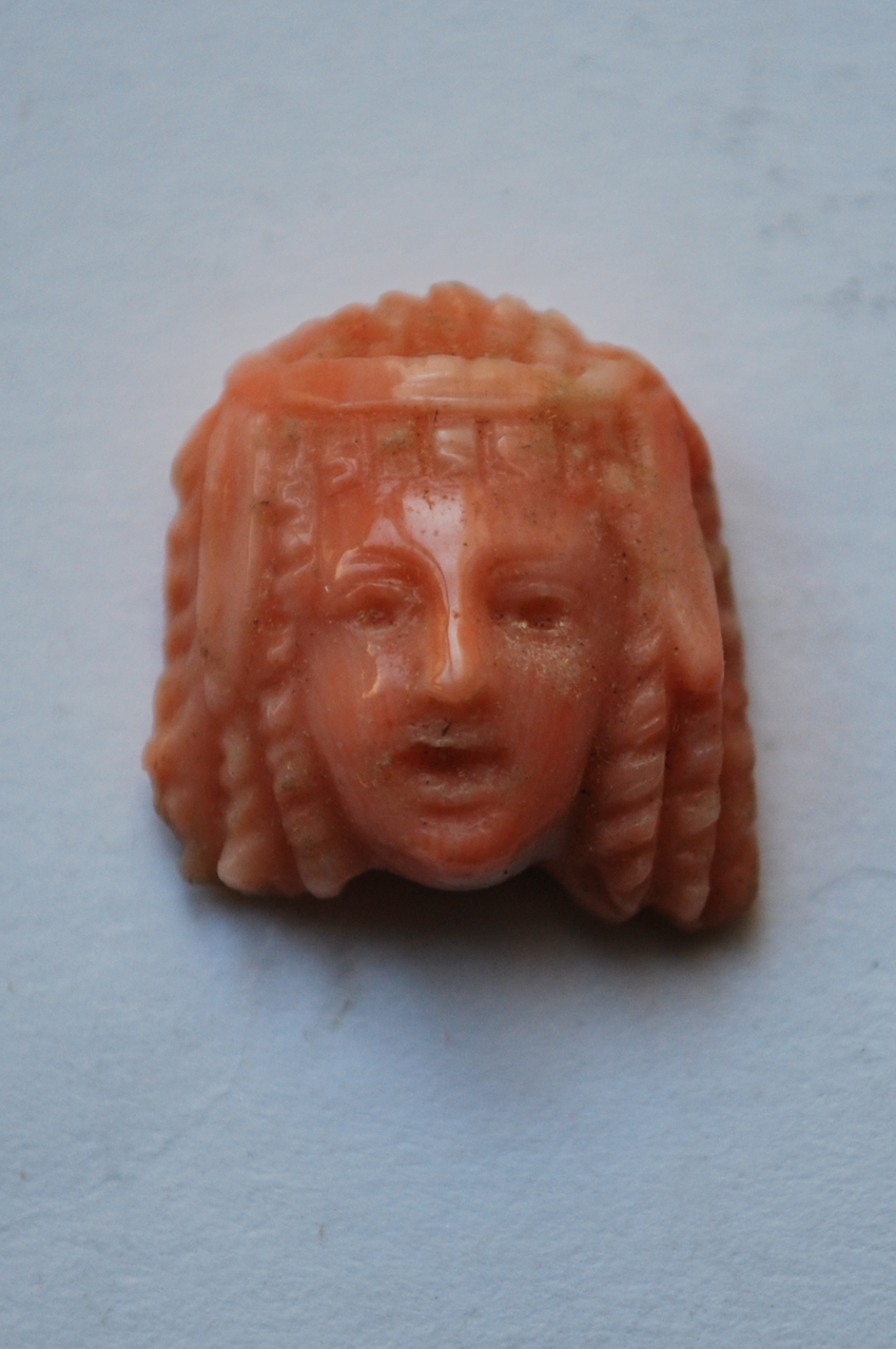 Maschere del teatro antico (scultura miniaturistica) - scuola del corallo di Torre del Greco (primo quarto sec. XX)
