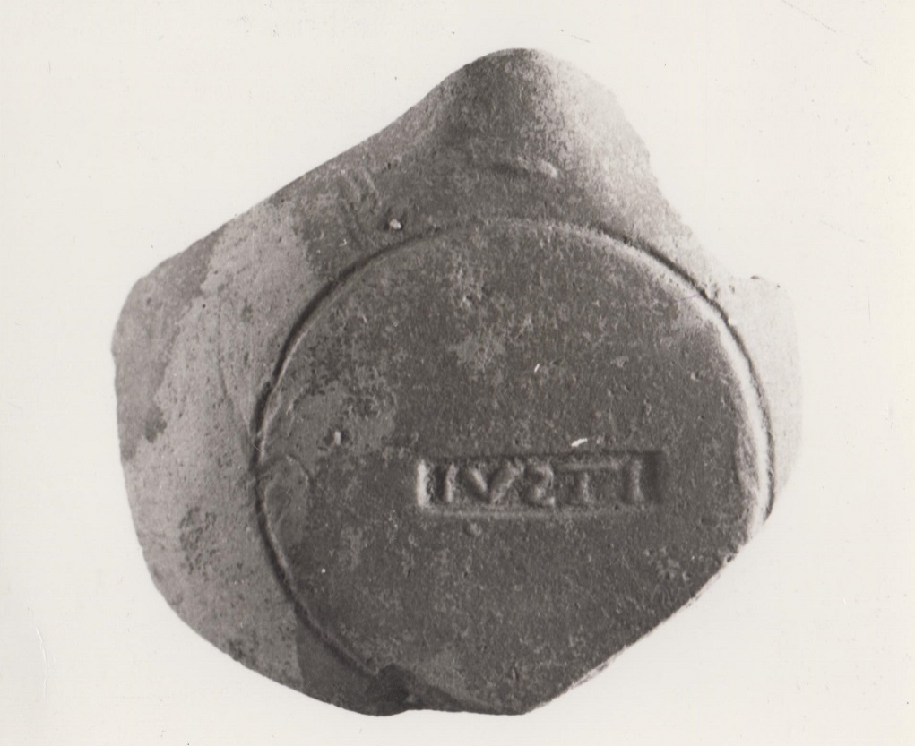 lucerna, Deneauve VII A (inizi II metà/ I metà I d.C.-II d.C)