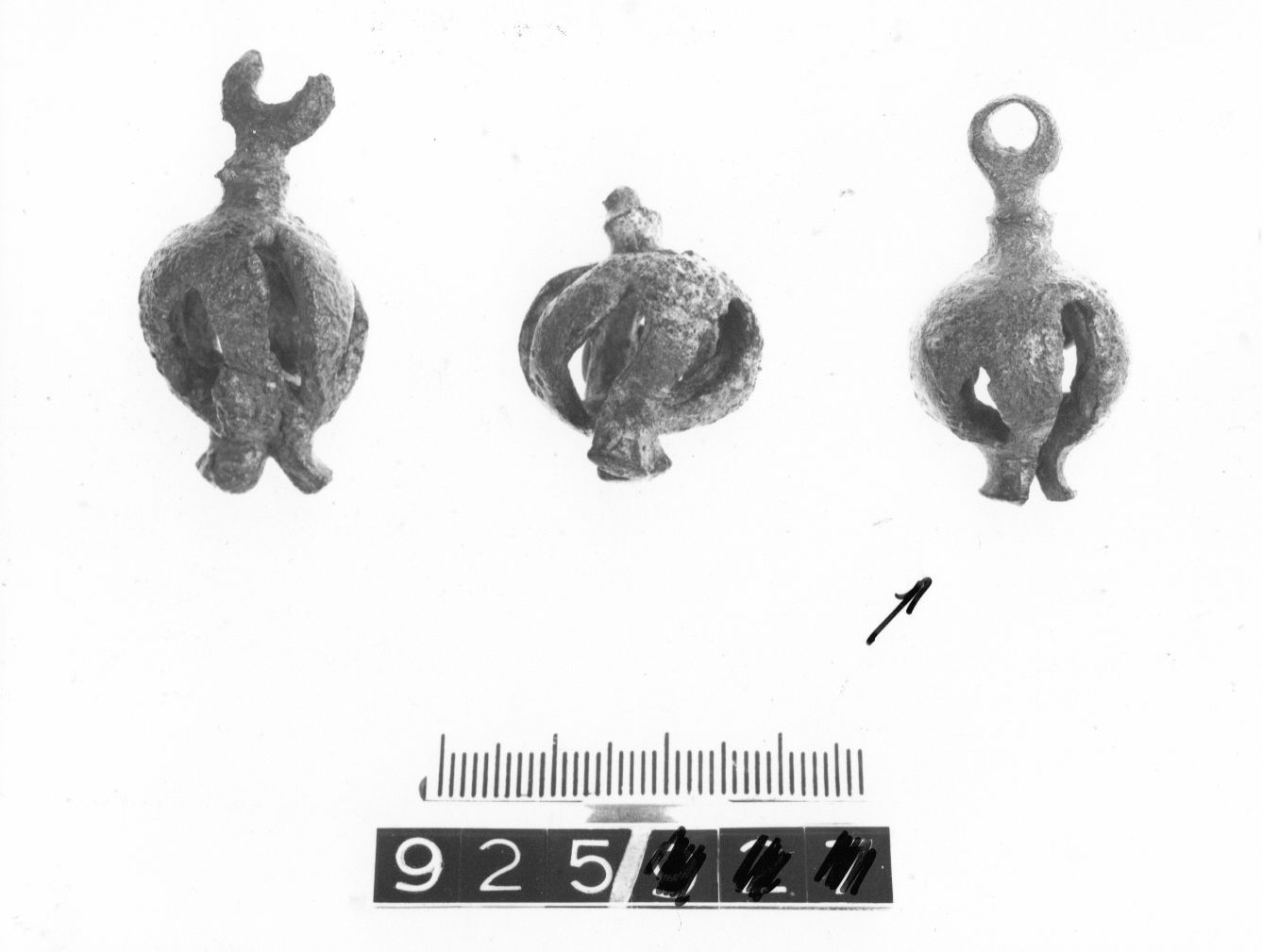 pendaglio, a melograno - cultura ligure (fine/ primo quarto VIII-VII a.C)
