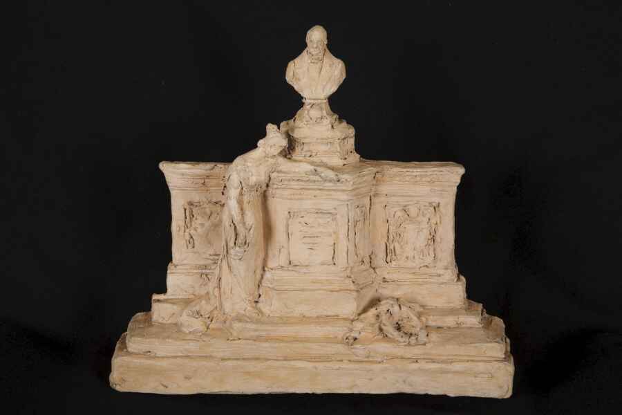 monumento funerario (scultura miniaturistica) di Lucchesi Urbano (sec. XIX)
