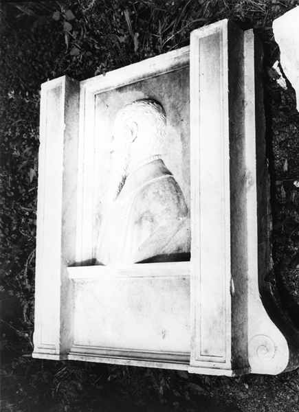 ritratto d'uomo di profilo (monumento funebre - a lastra) - ambito toscano (sec. XVI)