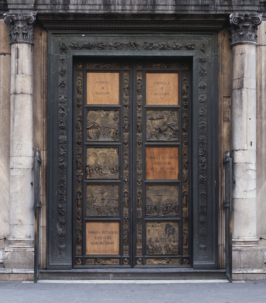 motivi decorativi vegetali, animali (mostra di portale, elemento d'insieme) di Ghiberti Lorenzo (e aiuti), Michelozzi Michelozzo, Gozzoli Benozzo (sec. XV)