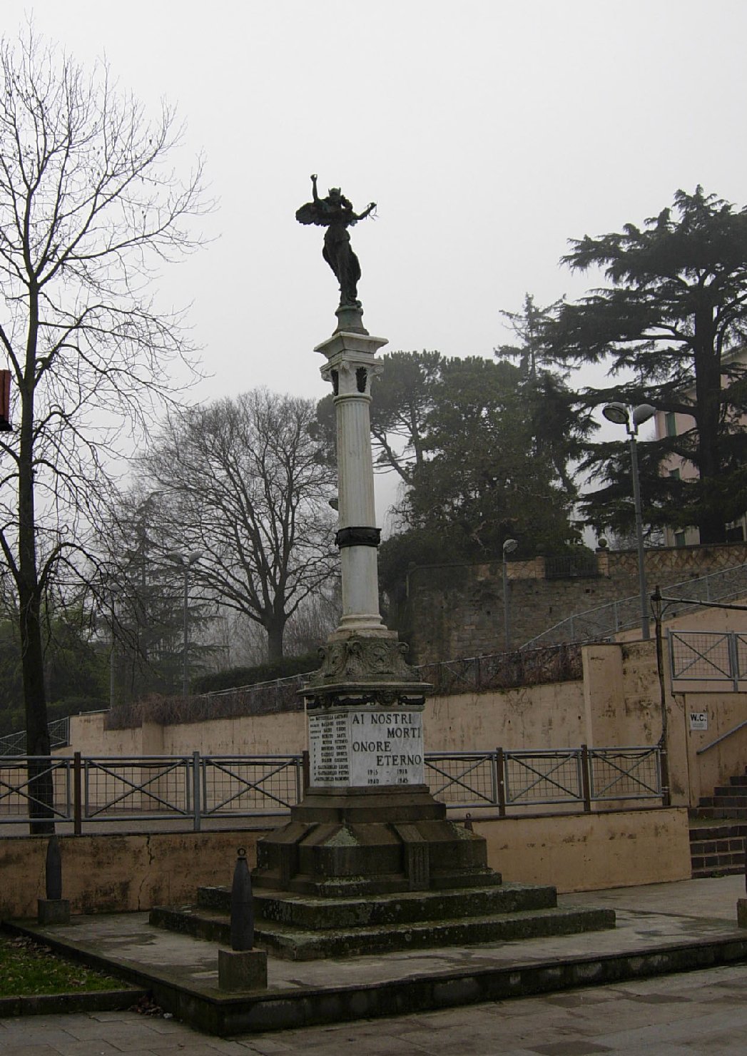 allegoria della Vittoria (monumento ai caduti - a colonna) di Penello, Antonio (XX)