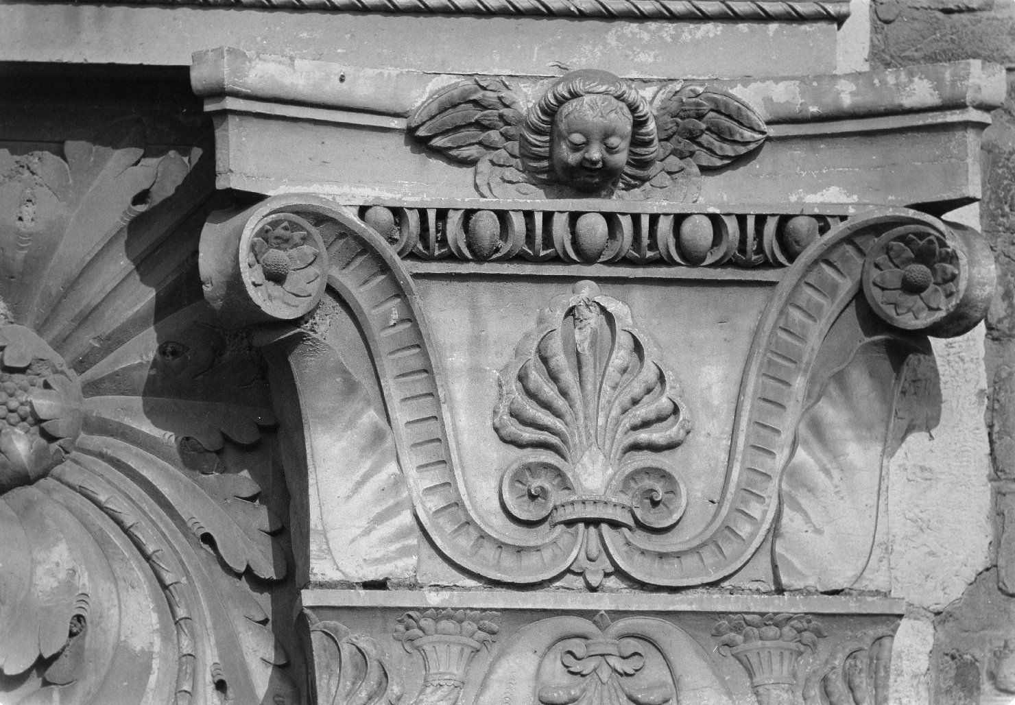 Sculture - Rilievi - 1466-1471 - portale principale [di] Palazzo Schifanoia <Ferrara> - capitello (negativo) di Felisatti, Daniele, Ambrogio di Giacomo, Antonio di Gregorio (XX)