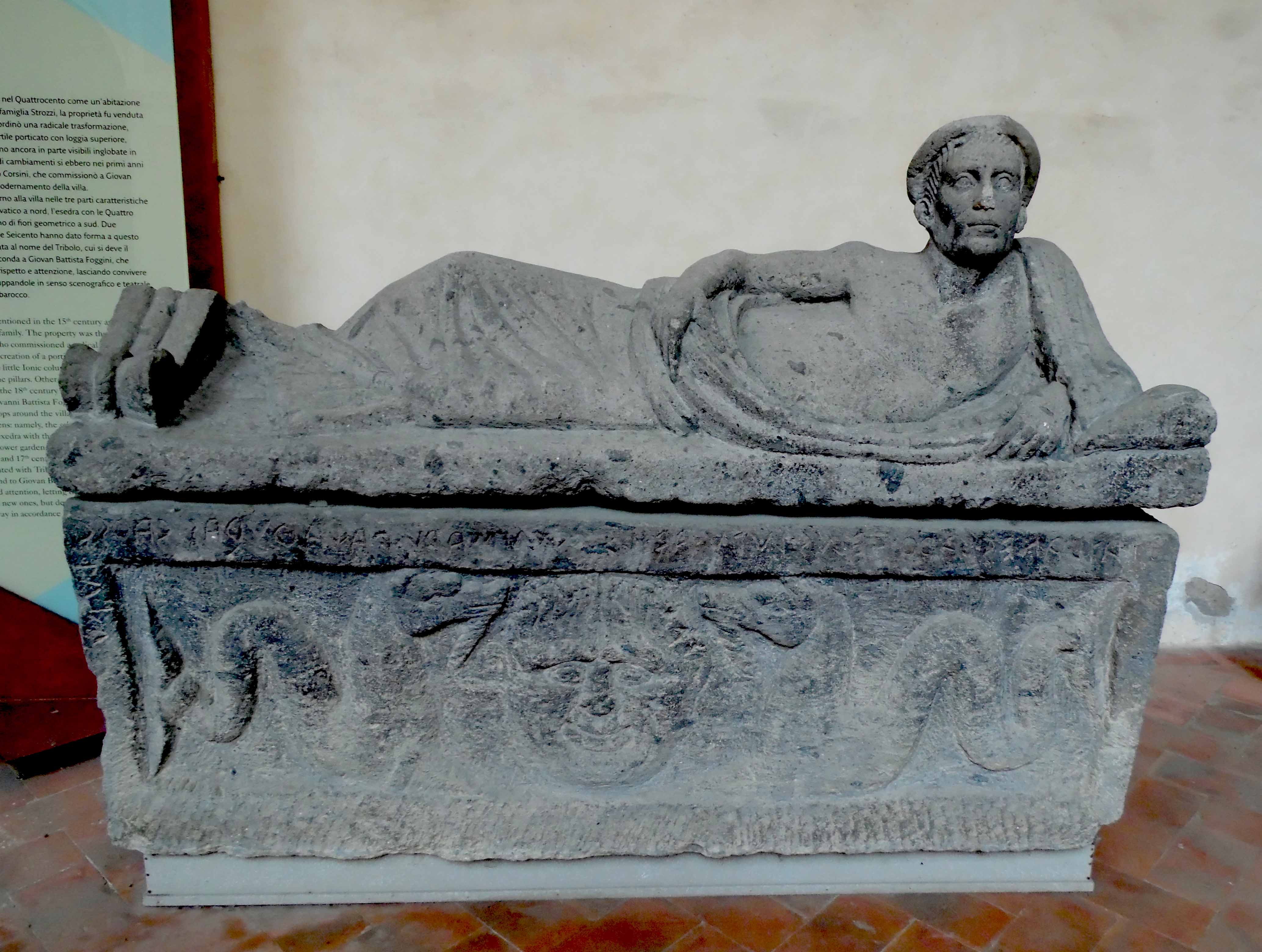Struttura funeraria (sarcofago) - ambito etrusco (terzo quarto III a.C)