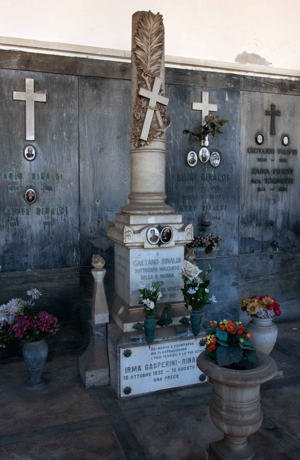 monumento funebre - bottega toscana (sec. XX)