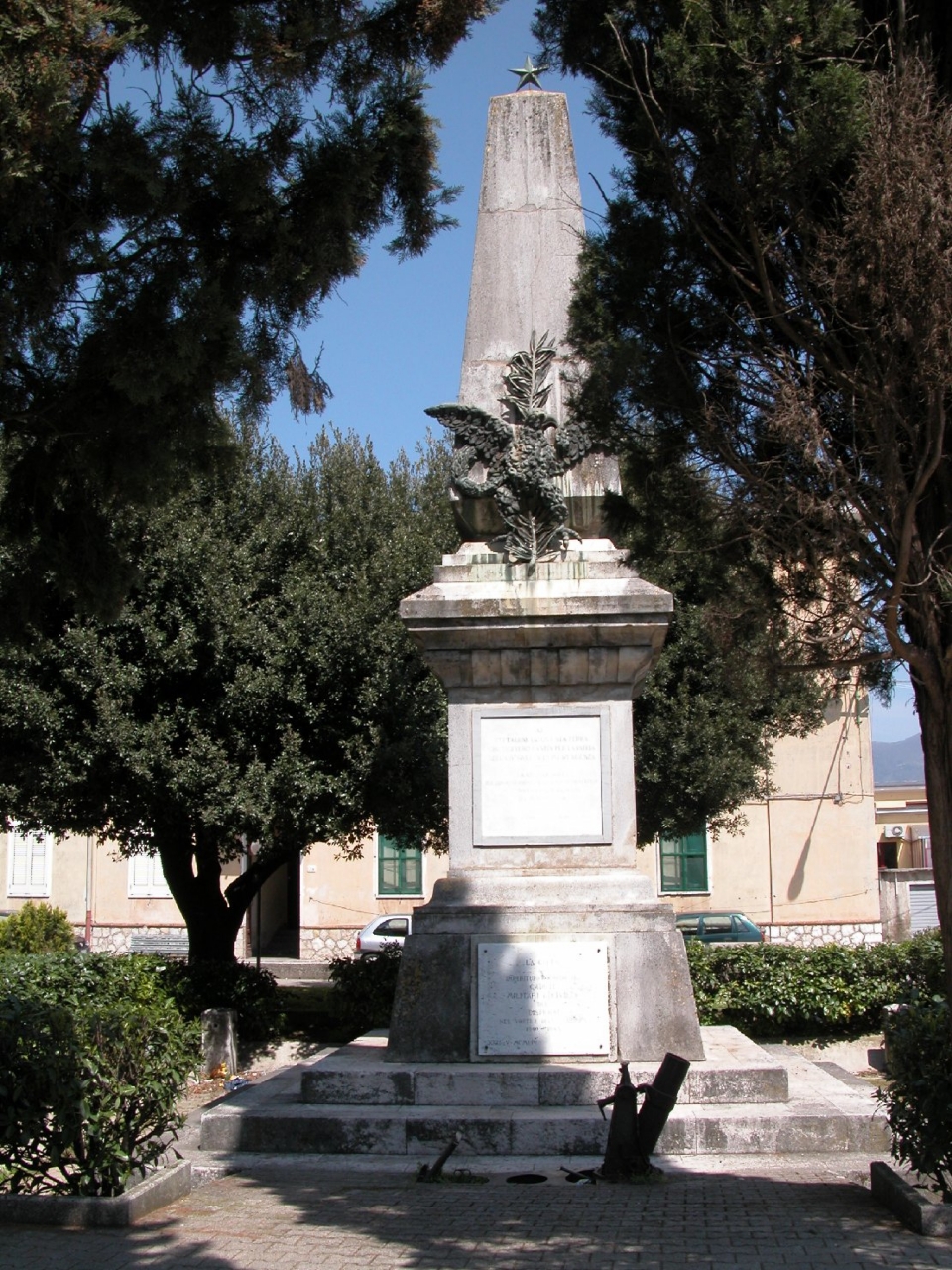 allegoria della Vittoria come aquila (monumento ai caduti - ad obelisco) di Cirioli Giacinto (sec. XX)