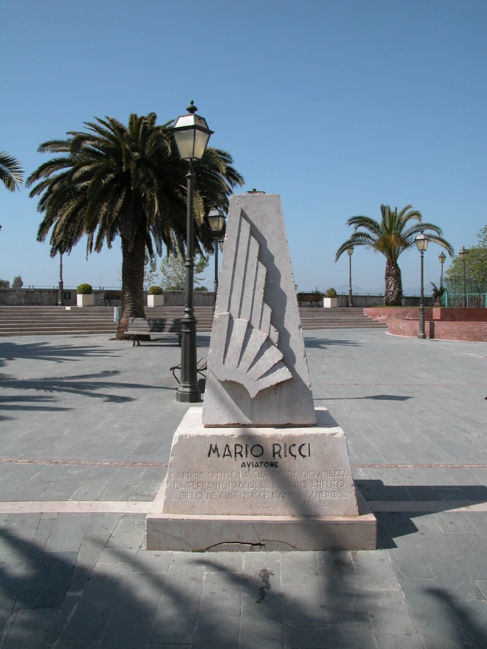 monumento ai caduti - ad obelisco - bottega Italia centro-meridionale (sec. XX)