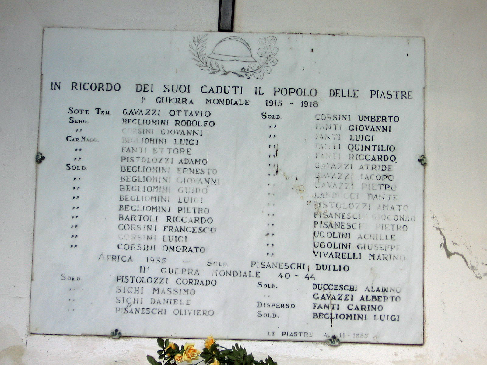 elmetto e rami d'alloro (lapide commemorativa) - ambito toscano (sec. XX)