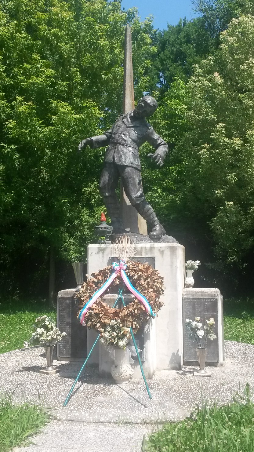 morte del soldato (monumento ai caduti - ad obelisco) di Dal Monte Mario Guido (sec. XX)