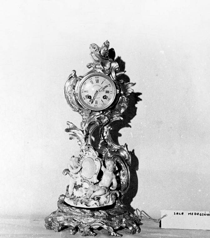 putti (orologio - da mensola, opera isolata) di Manifattura di Meissen, Le Noir Étienne, Pons Honoré - manifattura francese (terzo quarto, secondo quarto sec. XVIII, sec. XIX)