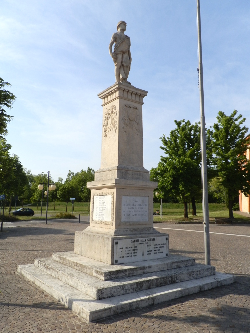figura di soldato: fante (monumento ai caduti - a basamento, opera isolata) di Dall'Anese Giovanni (attribuito) (primo quarto XX)