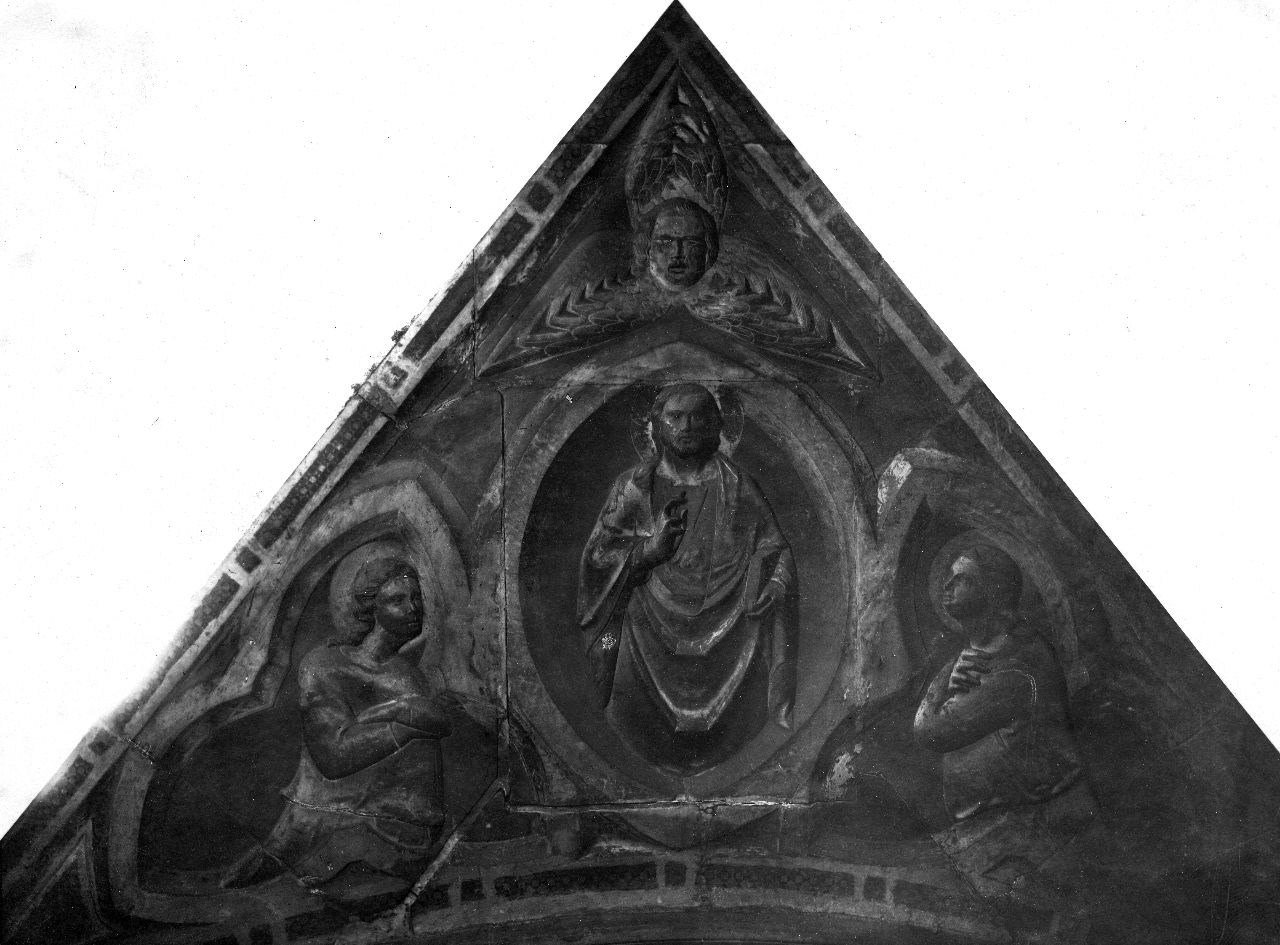 Arezzo - Cattedrale - interno - Cenotafio Tarlati - timpano - Cristo benedicente (negativo) di Giovanni d'Agostino, Gabinetto fotografico del Polo Museale Fiorentino (laboratorio) (inizio XX)