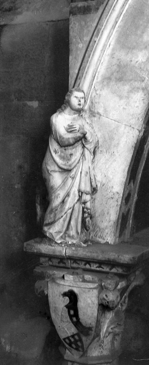 Arezzo - Cattedrale - interno - Monumento funebre Tarlati - Particolare: Angelo annunciante (negativo) di Giovanni d'Agostino, Gabinetto fotografico del Polo Museale Fiorentino (laboratorio) (inizio XX)