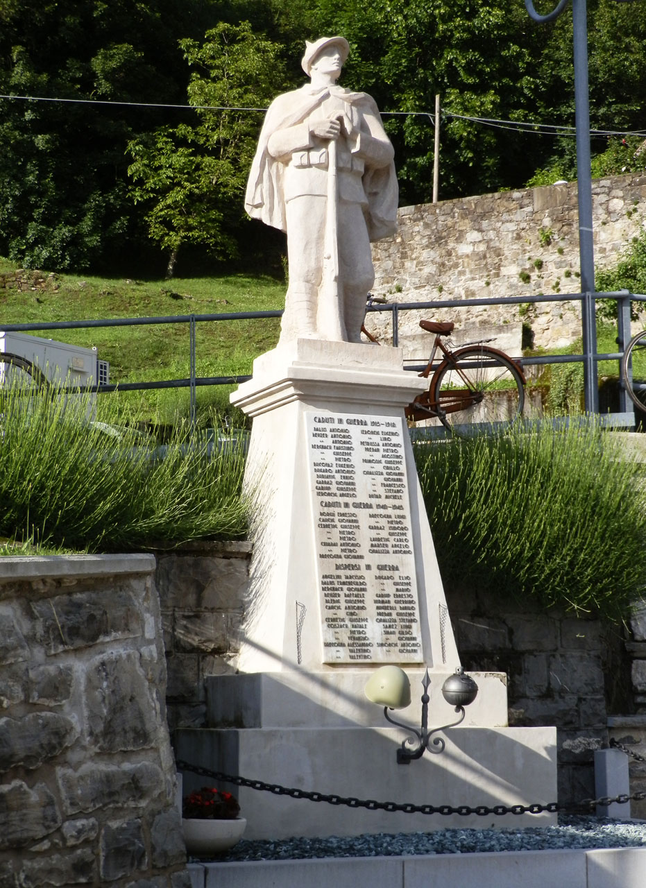 figura di soldato: alpino (monumento ai caduti - a basamento, opera isolata) - ambito friulano (prima metà XX)