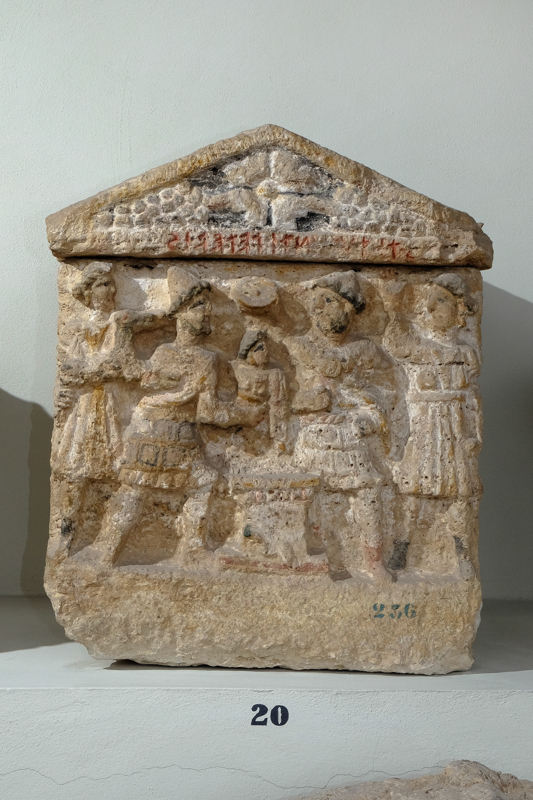 sacrificio di Ifigenia (urna/ cineraria, cassa, cubica, figurata) di Satna (bottega) (II a.C)