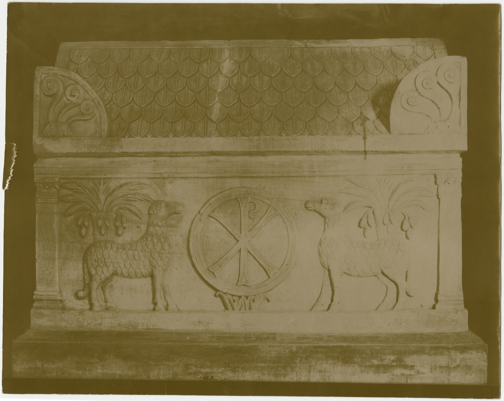 Tombe - Monumenti funerari - Sarcofagi - Decorazioni scultoree - Bassorilievi (positivo) di Petri (XIX)
