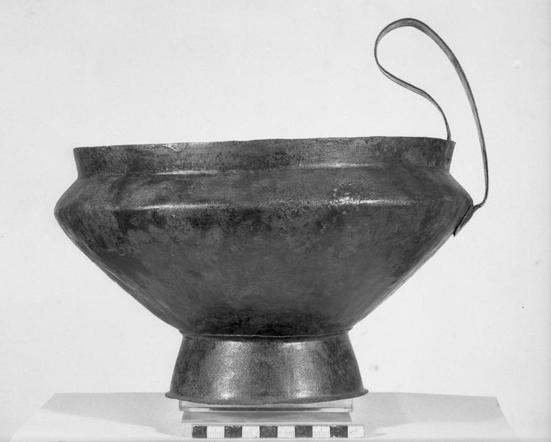 tazza monoansata (prima metà VIII sec. a.C)