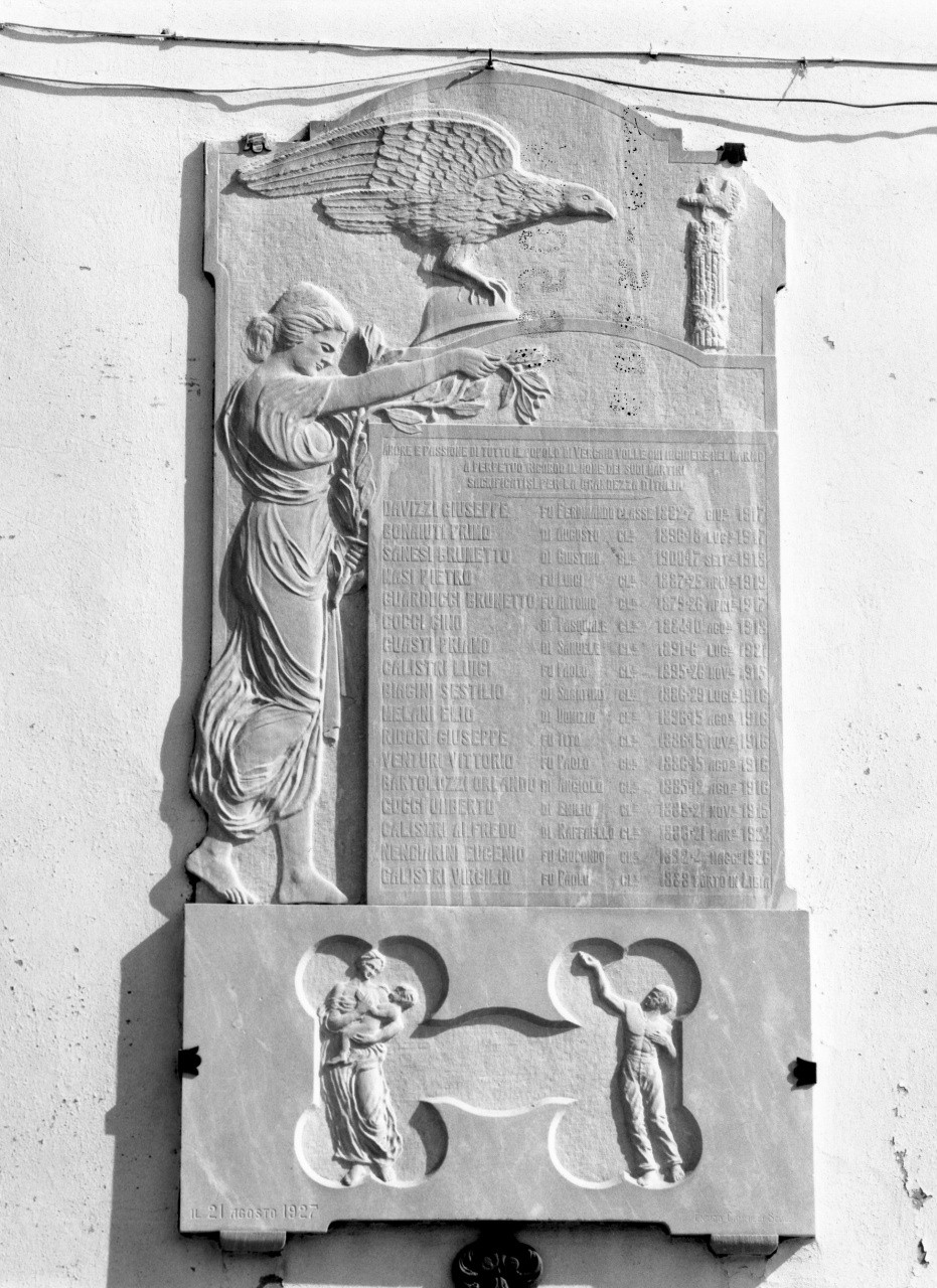 allegoria della Vittoria (monumento ai caduti - a lapide) di Cammilli Enrico (sec. XX)