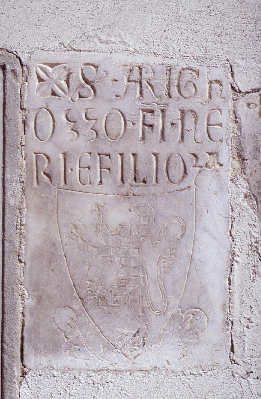 stemma gentilizio della famiglia Pierleoni (?) (lapide tombale) - produzione fiorentina (fine/ inizio secc. XIV/ XV)