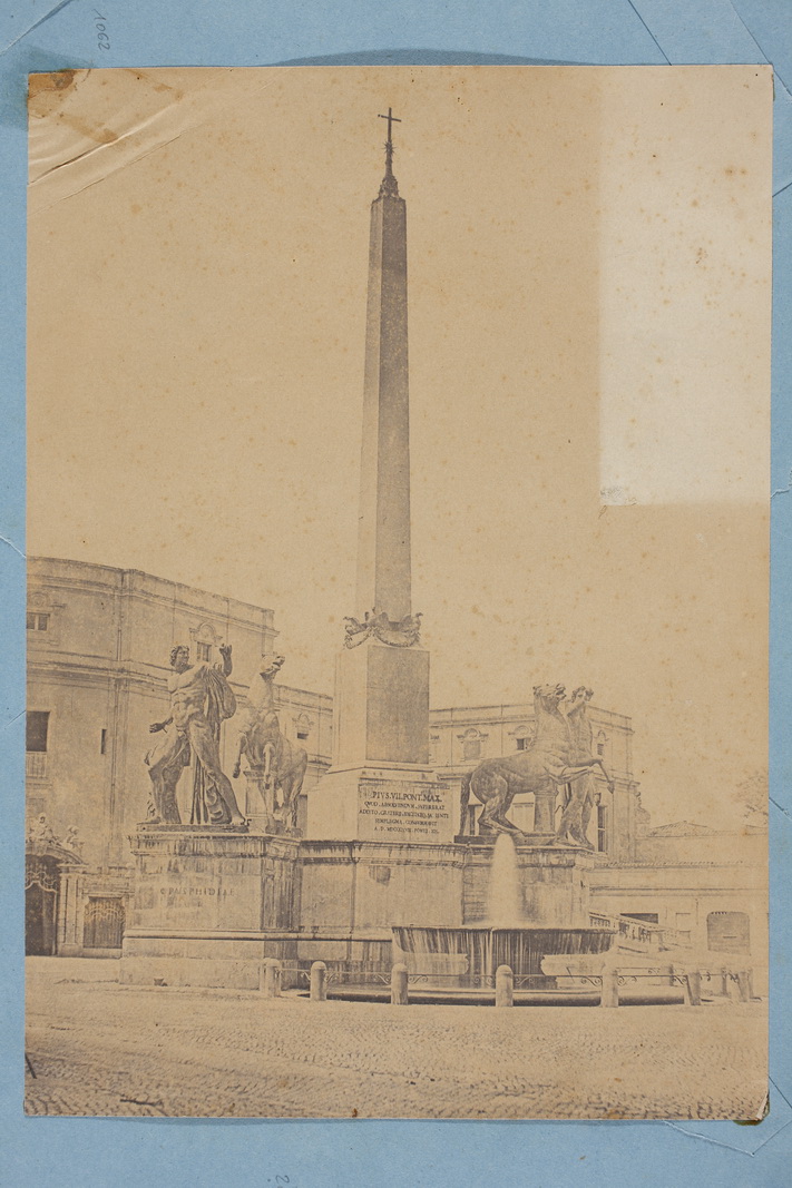 Roma - Piazza del Quirinale - Obelisco (positivo) di Anonimo secc. XIX-XX/ fine-inizio (fine/ inizio XIX-XX)