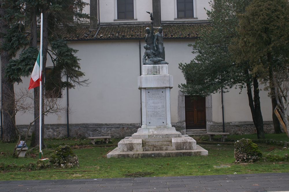 monumento ai caduti - a cippo - bottega Italia centro-meridionale (secondo quarto XX)