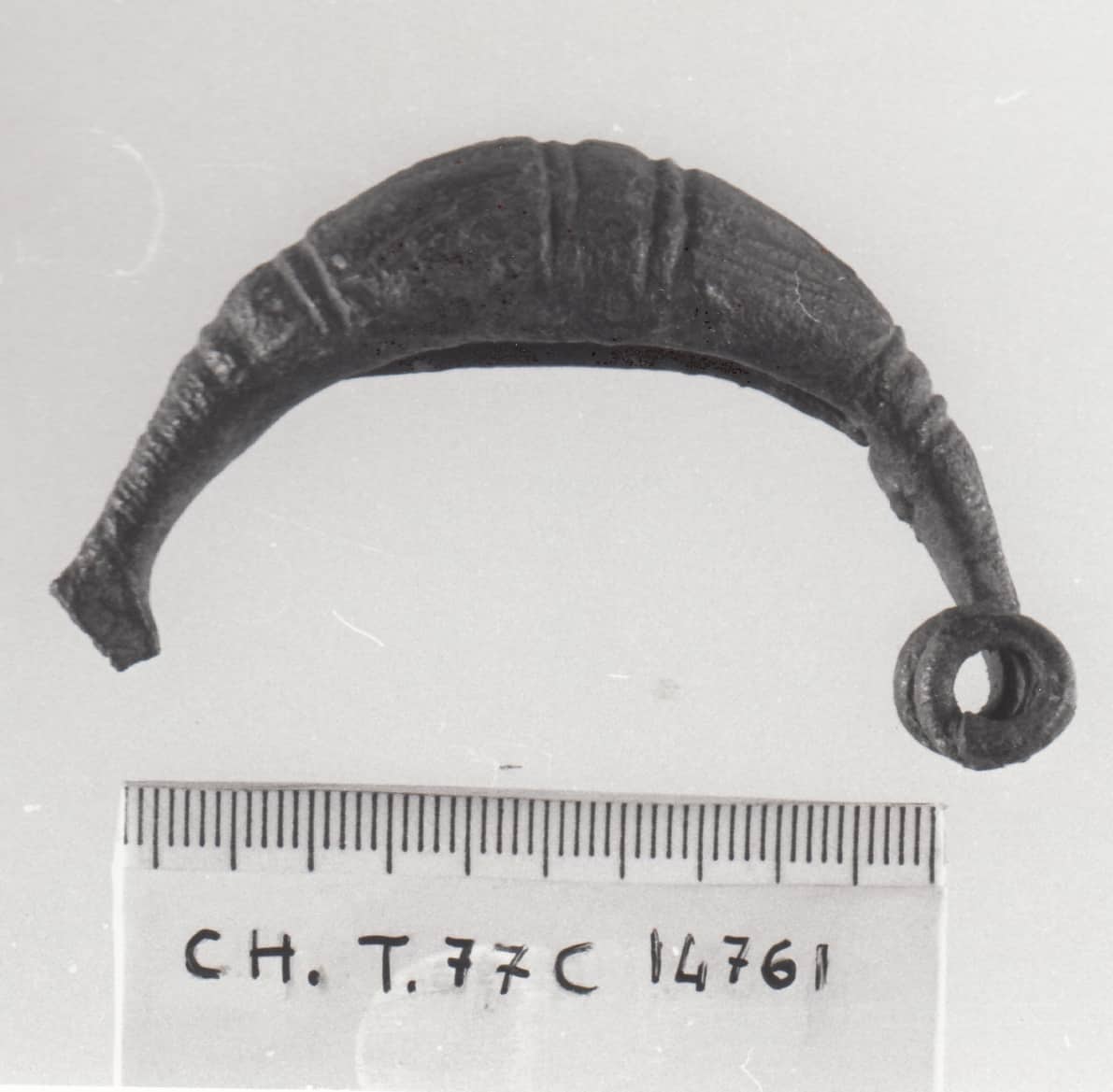fibula a navicella - cultura ligure della prima età del Ferro (VII a.C)