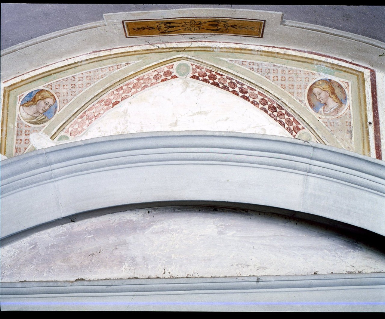 figure femminili (dipinto murale) - ambito fiorentino (secondo quarto sec. XV)