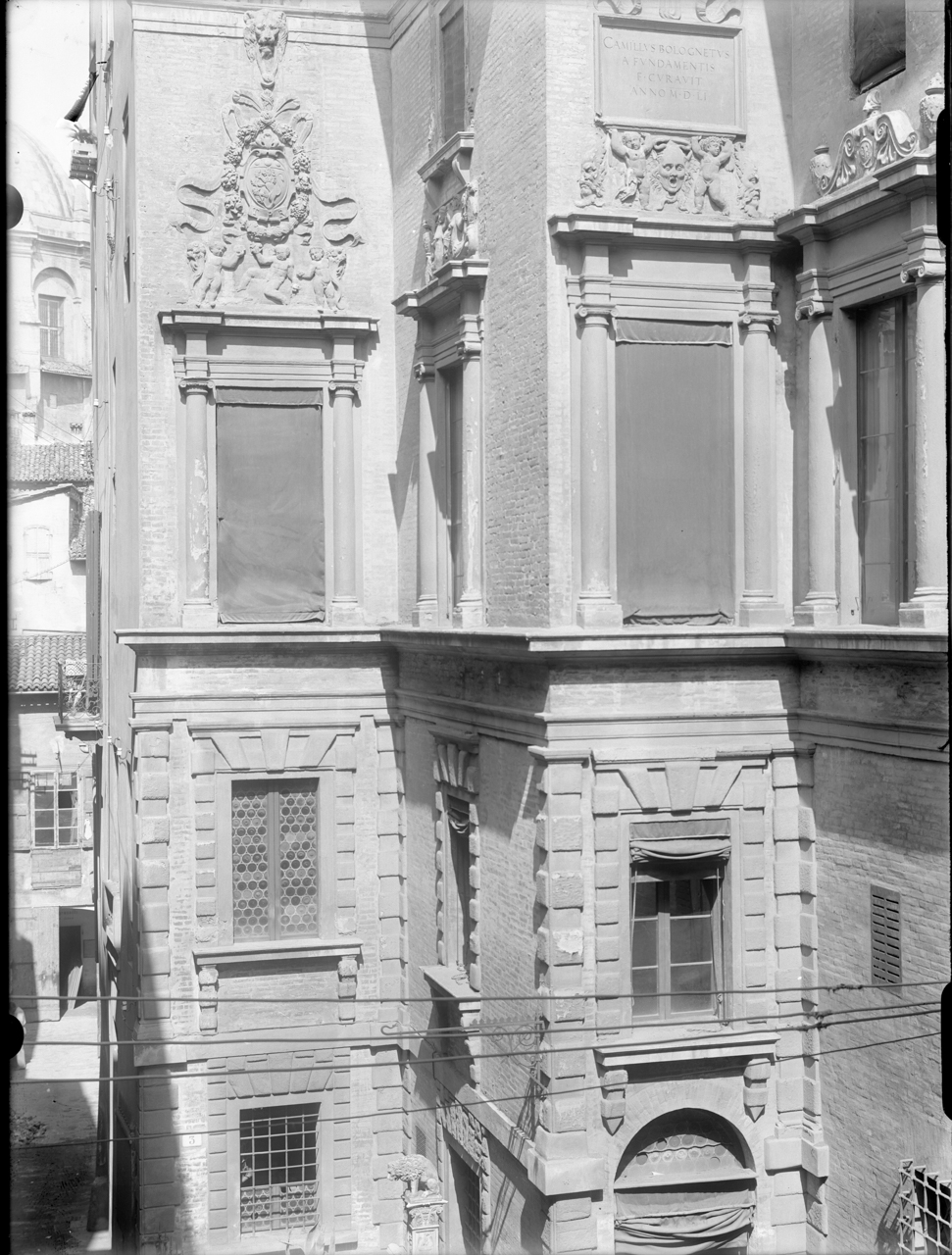 Bologna - Palazzo Rambaldi - Fianco sud (negativo, insieme) di Cascianelli, Primo (XX)