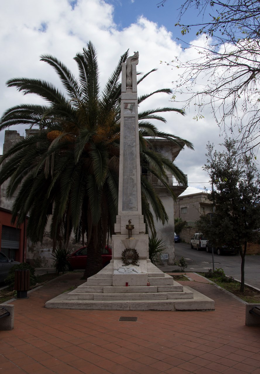 monumento ai caduti - ad obelisco - bottega italiana (XX)