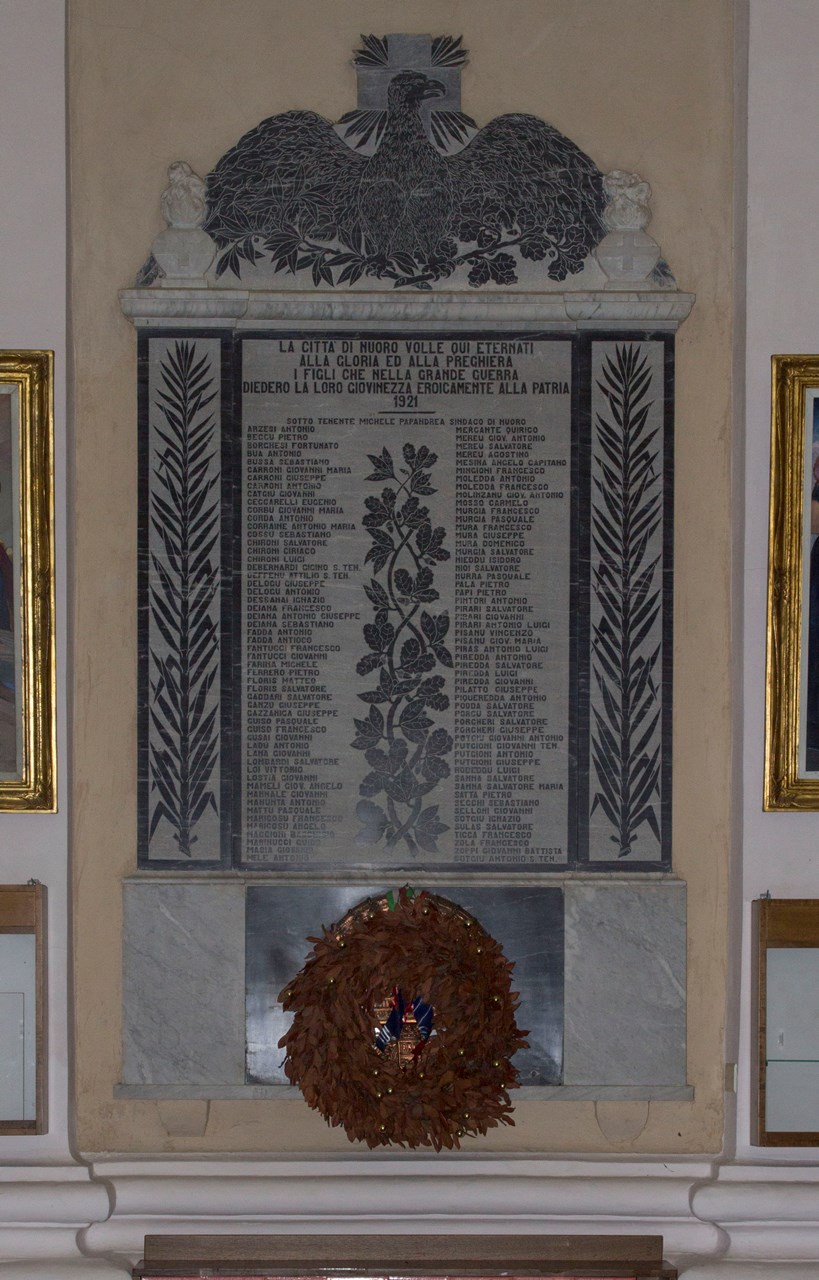 Allegoria della Vittoria come aquila (lapide commemorativa ai caduti) di Onali Luigi (attribuito) (XX)