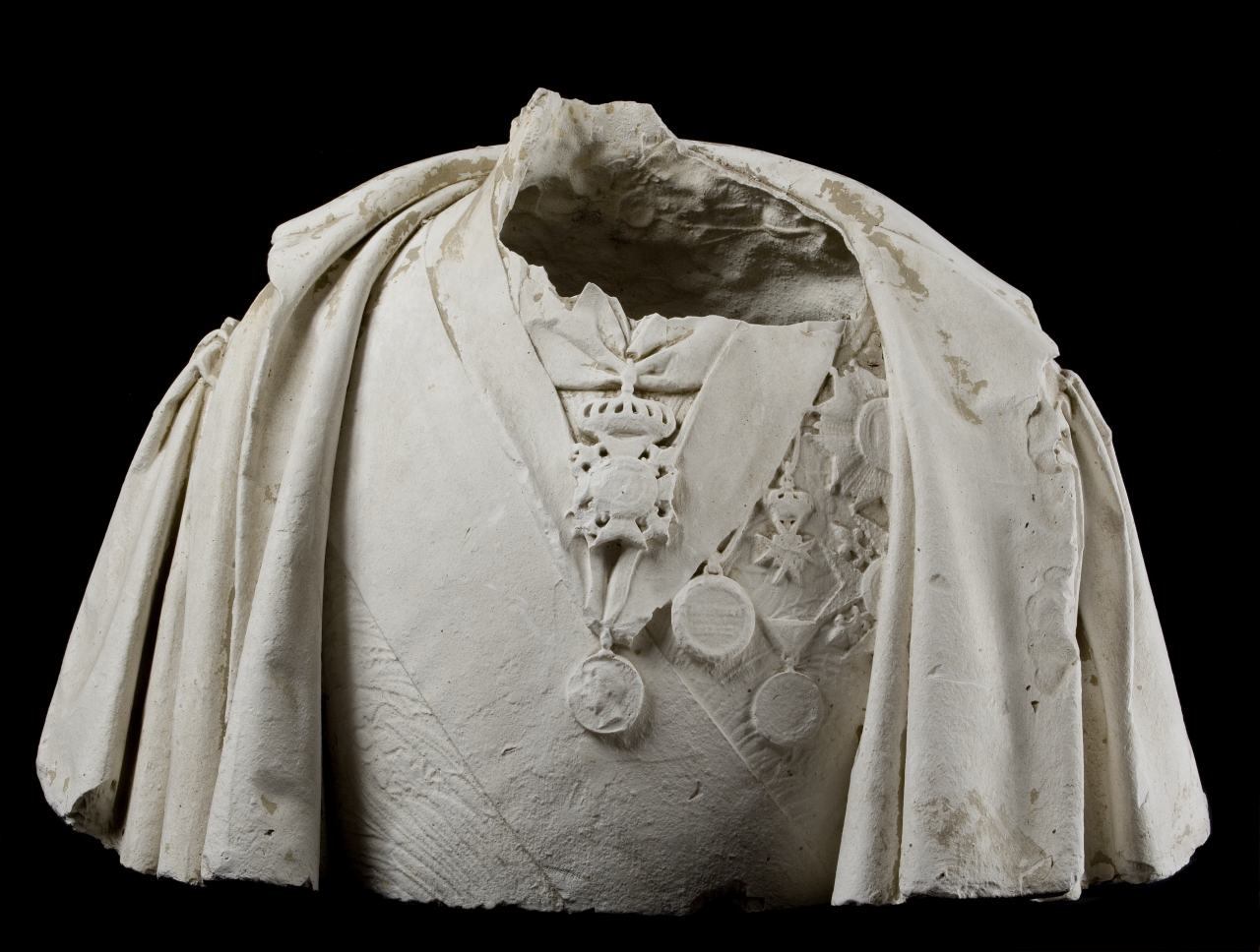 busto d'uomo in uniforme militare acefalo (modello per scultura, frammento) di Bartolini Lorenzo (sec. XIX)