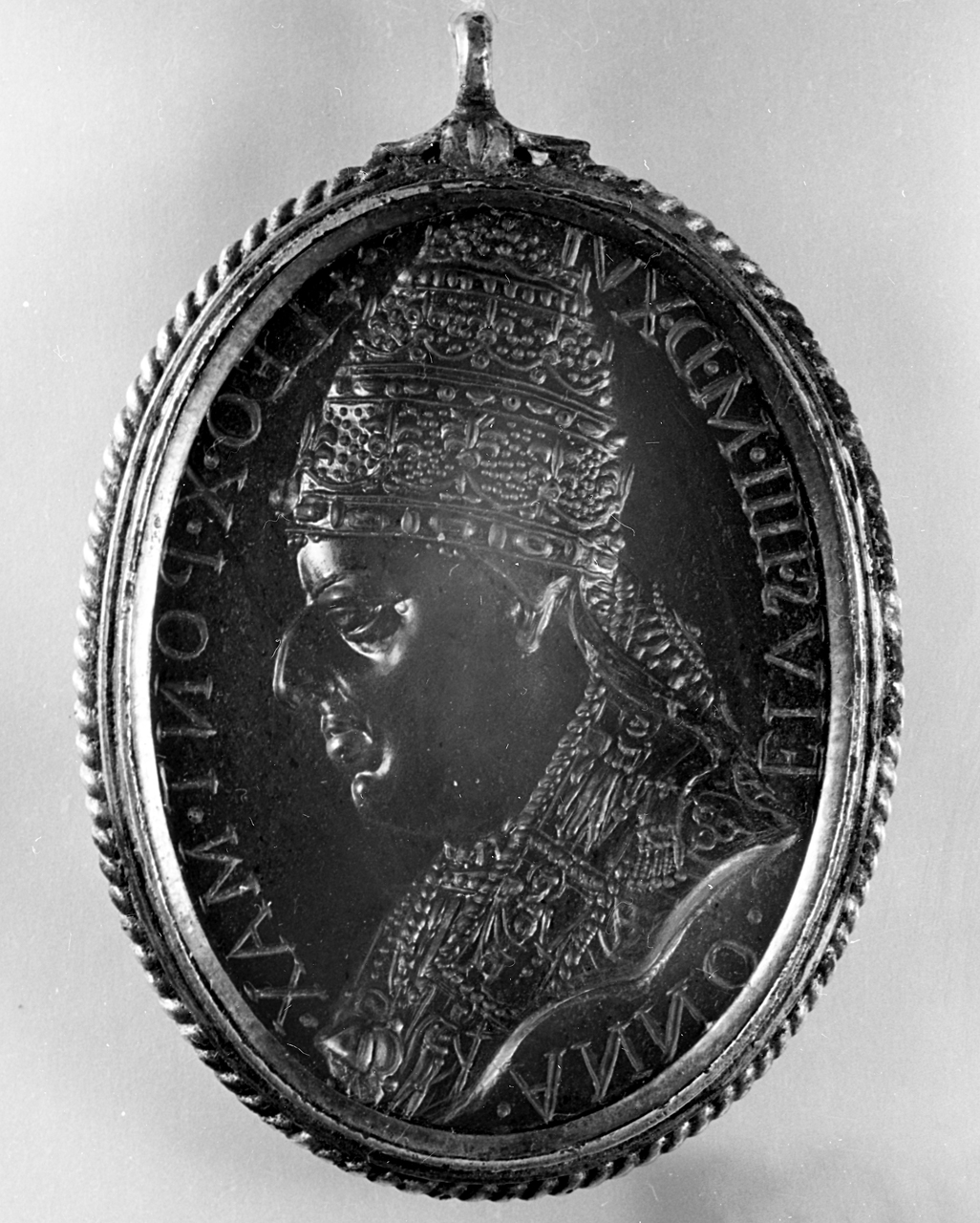 busto di Leone X (decorazione a intaglio) - bottega fiorentina (sec. XVI)