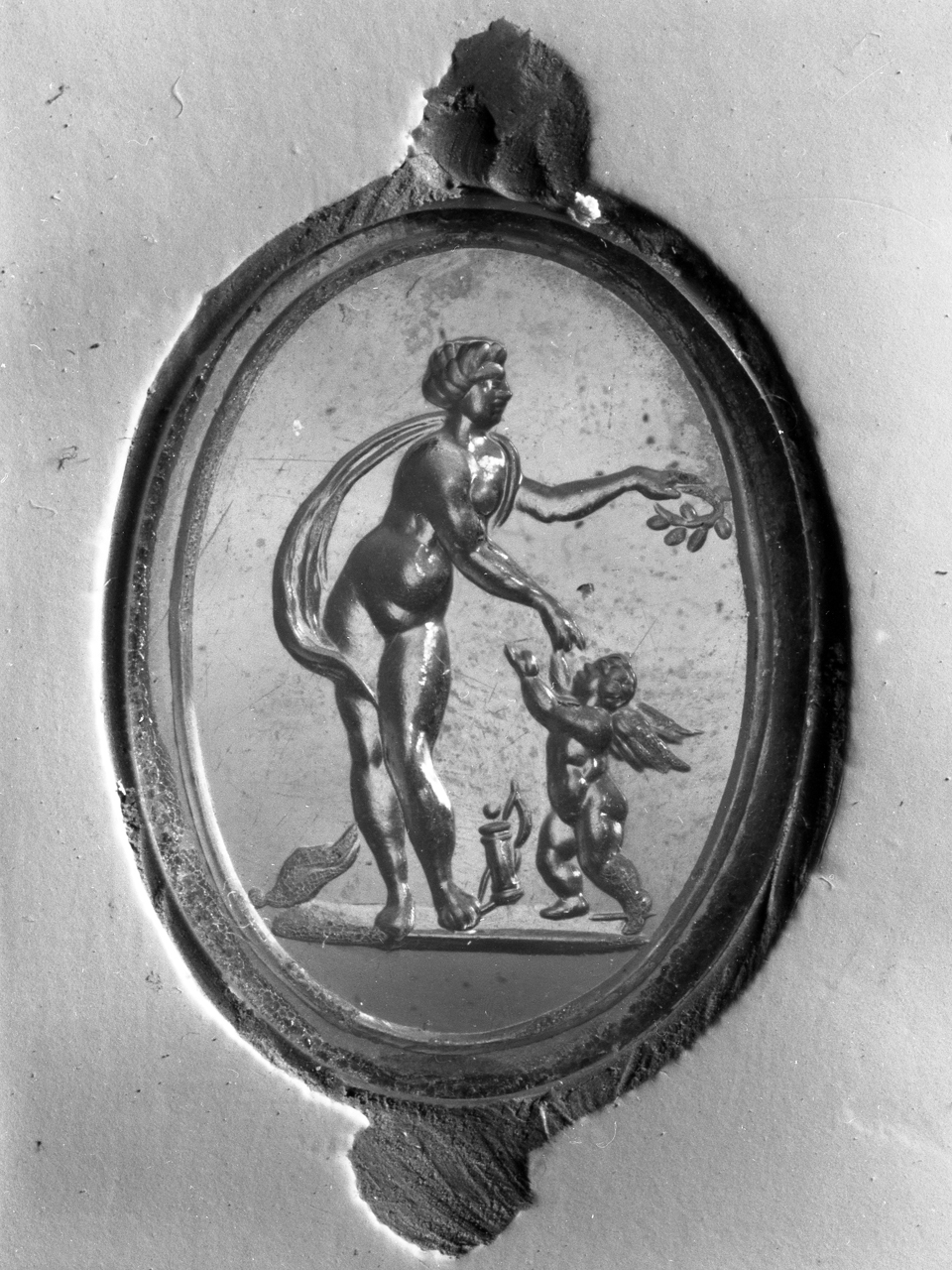 Venere e Cupido (decorazione a intaglio) - bottega italiana (sec. XVIII)