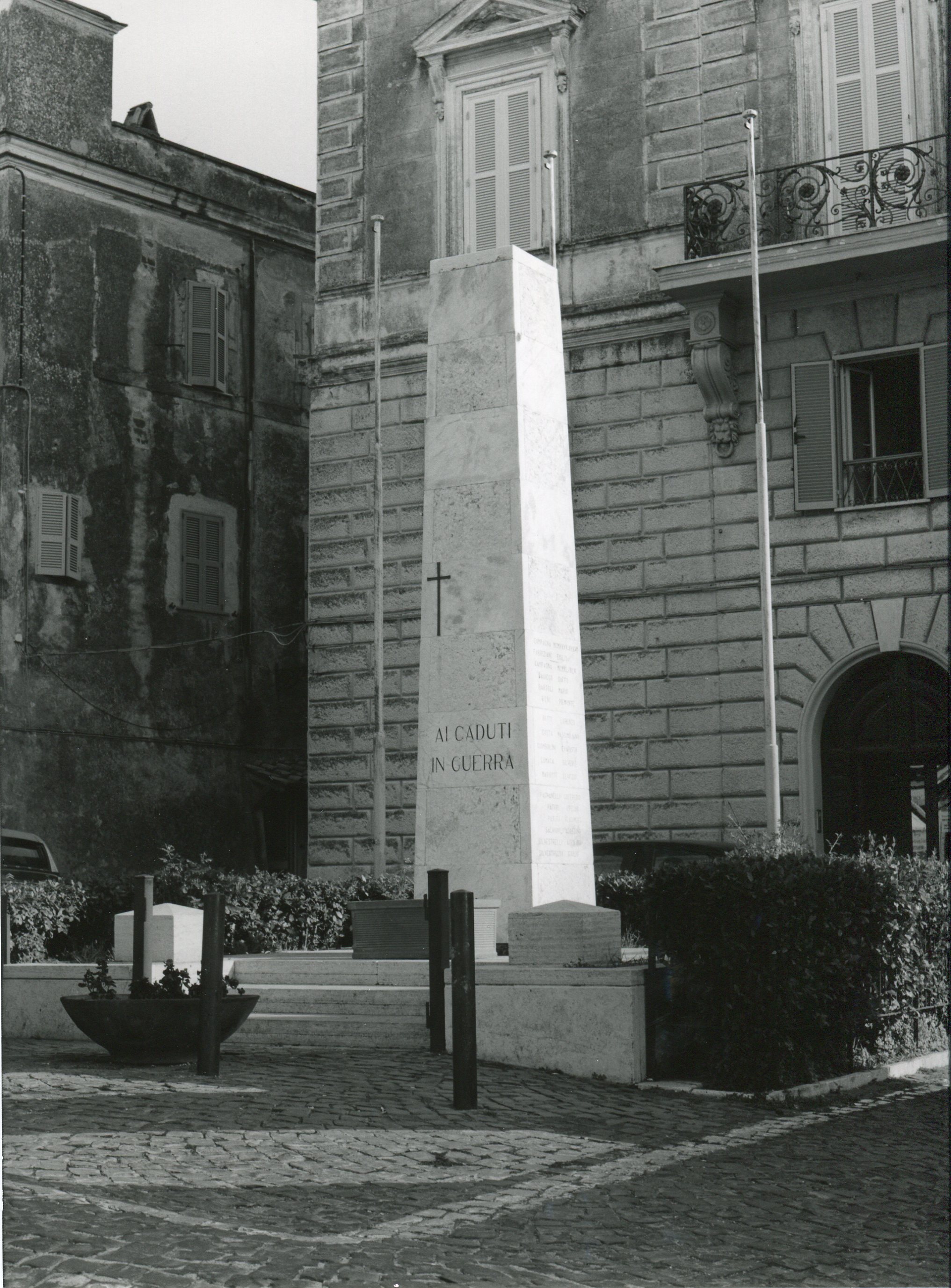 monumento ai caduti - ad obelisco - ambito romano (sec. XX)