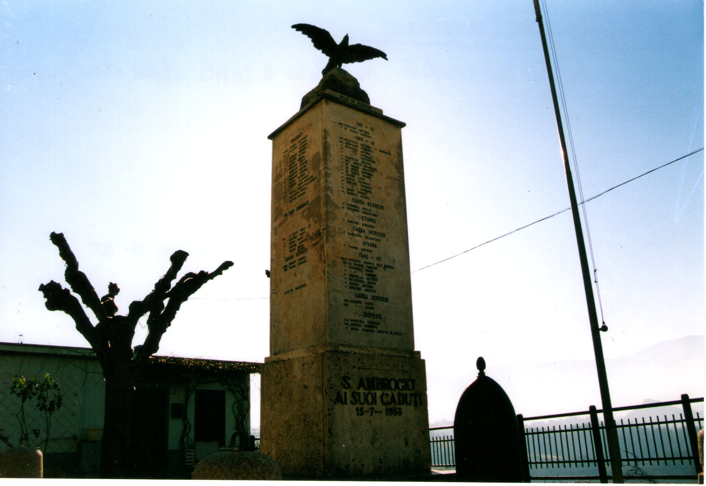 allegoria della Vittoria come aquila (monumento ai caduti - ad obelisco) - ambito laziale (sec. XX)